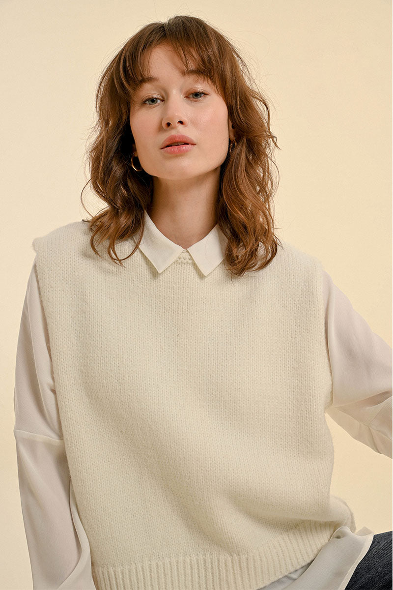KNITTED SLEEVELESS SWEATER