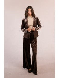 Set de Terciopelo con Cuello y Solapa